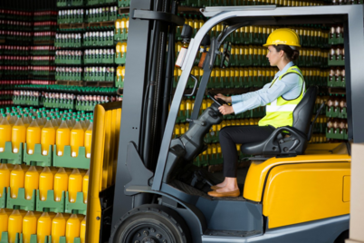 Unlock efficiency: why electric forklifts are essential for your next warehouse space